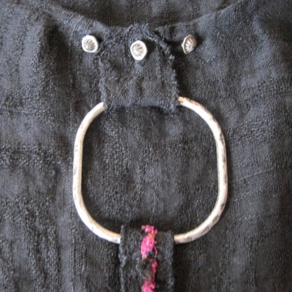 Caty Lesca Linen Top - Picture 4 of 9